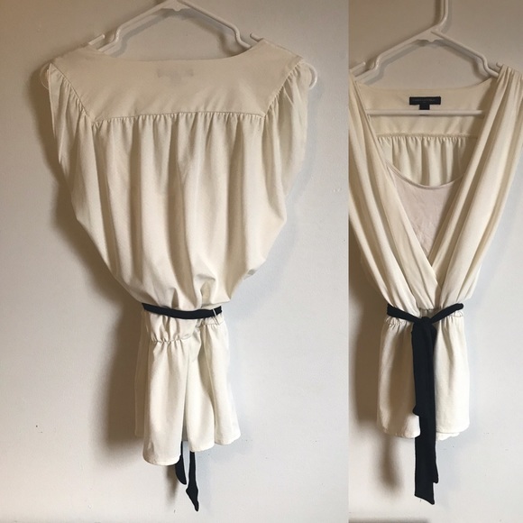 Banana Republic Light white sleeveless blouse - Picture 2 of 5